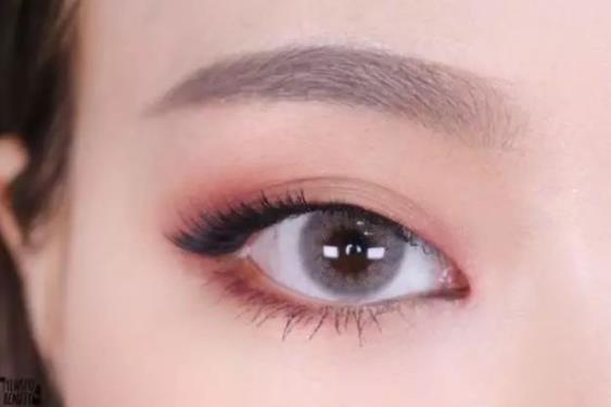 單眼皮如何化妝??jī)?nèi)雙化眼妝步驟