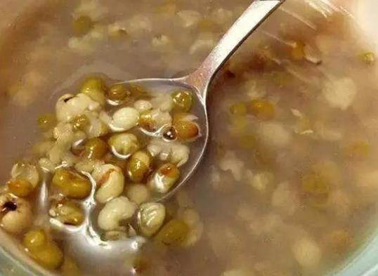 高壓鍋煮綠豆湯是快還是慢的?高壓鍋煮綠豆湯冒泡泡正常嗎 高壓鍋煮綠豆湯是快還是慢的?高壓鍋煮綠豆湯冒泡泡正常嗎
