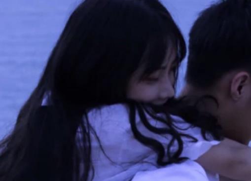美瞳和隱形眼鏡哪個危害大?美瞳掉地上還能戴嗎 美瞳和隱形眼鏡哪個危害大?美瞳掉地上還能戴嗎