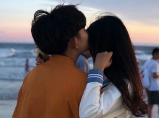 美瞳戴多久就需要換新的?美瞳和隱形眼鏡的區別 美瞳戴多久就需要換新的?美瞳和隱形眼鏡的區別
