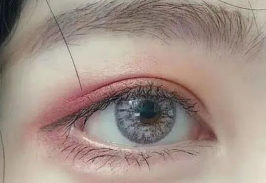 美瞳是不是不分左右?美瞳度數比鏡片度數低多少 美瞳是不是不分左右?美瞳度數比鏡片度數低多少